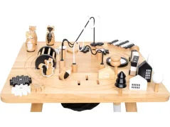 Drevený stôl s aktivitami a bludiskom